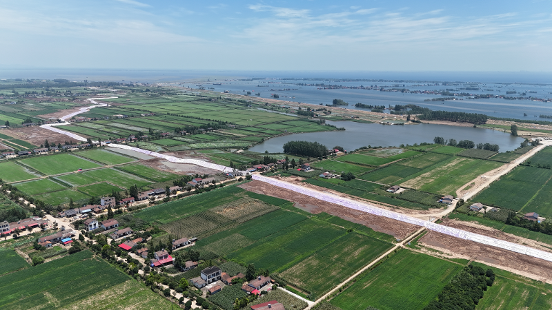 2024年7月，公司搶建團(tuán)洲垸險(xiǎn)情第三道防線(xiàn)